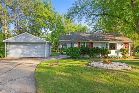 9 Craig Ter, Lake Zurich, IL 60047