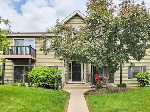 1529 Raymond Dr #103, Naperville, IL 60563