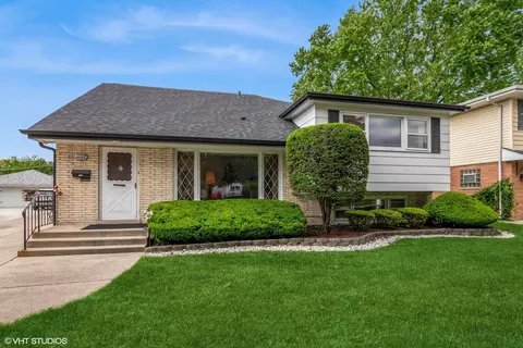 10540 Lockwood Ave, Oak Lawn, IL 60453
