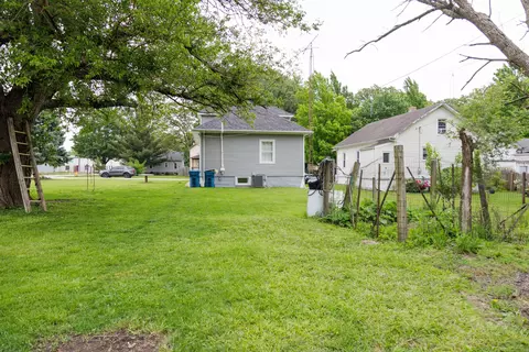 Exterior - 385 N 7th Ave, Kankakee, IL 60901 photo 10 of 11
