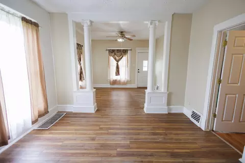Living - 385 N 7th Ave, Kankakee, IL 60901 photo 3 of 5