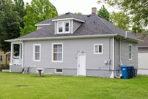 Exterior - 385 N 7th Ave, Kankakee, IL 60901 photo 5 of 11