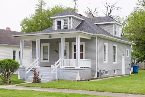 Exterior - 385 N 7th Ave, Kankakee, IL 60901 photo 3 of 11