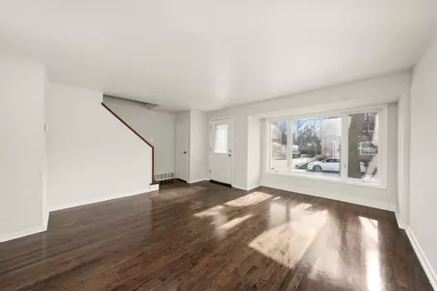 Living - 6 Mccarthy Rd #6, Park Forest, IL 60466 photo 4 of 8