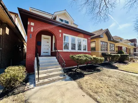 8431 S Crandon Ave, Chicago, IL 60617