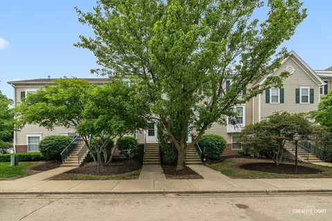1096 Village Center Pkwy #6, Aurora, IL 60506