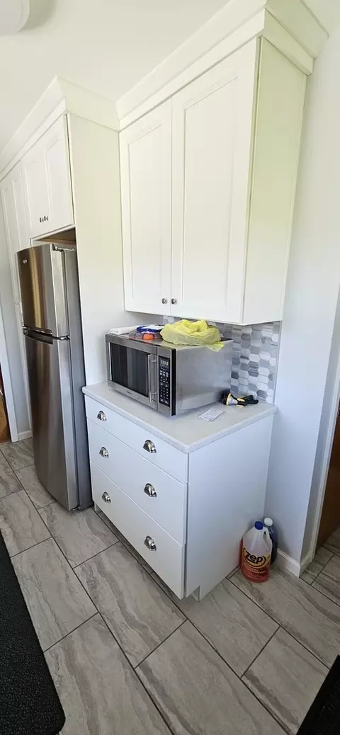 Kitchen - 3418 Pacific Ave, Gurnee, IL 60031 photo 3 of 4