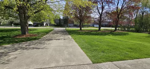 Exterior - 3418 Pacific Ave, Gurnee, IL 60031 photo 4 of 4