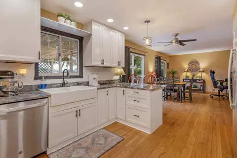 Kitchen - 67 Alice Ln, Algonquin, IL 60102 photo 4 of 4