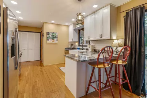 Kitchen - 67 Alice Ln, Algonquin, IL 60102 photo 2 of 4