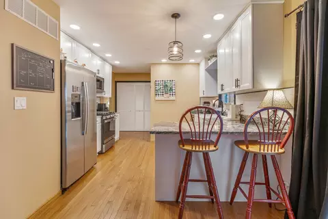 Kitchen - 67 Alice Ln, Algonquin, IL 60102 photo 1 of 4