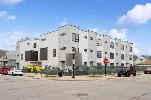 944 Beloit Ave #3, Forest Park, IL 60130