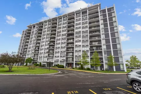 8815 W Golf Rd #7A, Niles, IL 60714