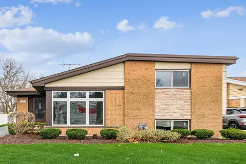 10833 Martindale Dr, Westchester, IL 60154