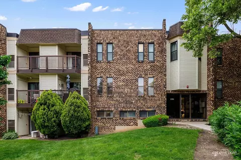 2151 Country Club Dr #6, Woodridge, IL 60517
