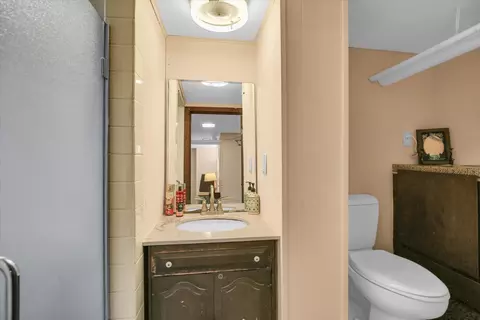 Bath - 310 Davidson Dr, Champaign, IL 61821 photo 6 of 6
