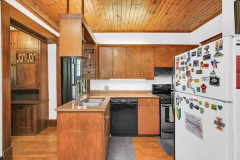 Kitchen - 310 Davidson Dr, Champaign, IL 61821 photo 6 of 7