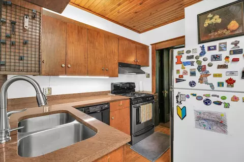 Kitchen - 310 Davidson Dr, Champaign, IL 61821 photo 3 of 7