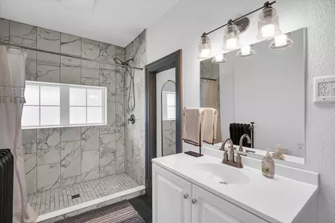 Bath - 310 Davidson Dr, Champaign, IL 61821 photo 1 of 6