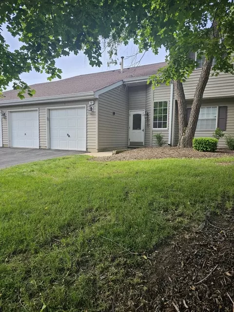78 N Victoria Ln #F, Streamwood, IL 60107