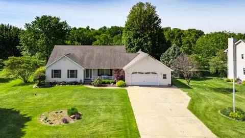 9575 E Marquand Dr, Rochelle, IL 61068