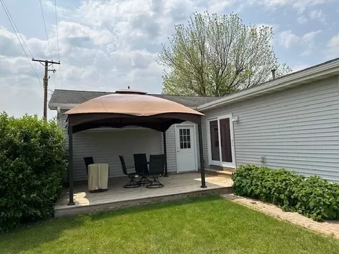 361 E Kirke Gate, Lee, IL 60530 photo 2