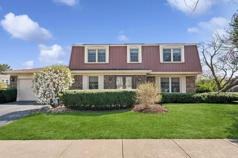 1251 Country Ln, Deerfield, IL 60015