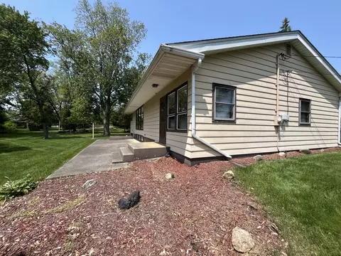 Exterior - 180 E 34th St, Steger, IL 60475 photo 4 of 7