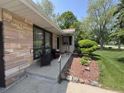 Exterior - 180 E 34th St, Steger, IL 60475 photo 2 of 7