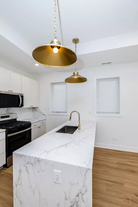 6048 S Eberhart Ave, Chicago, IL 60637 photo 13