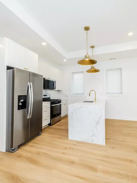 6048 S Eberhart Ave, Chicago, IL 60637 photo 17