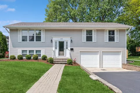 1243 S 10th St, Saint Charles, IL 60174