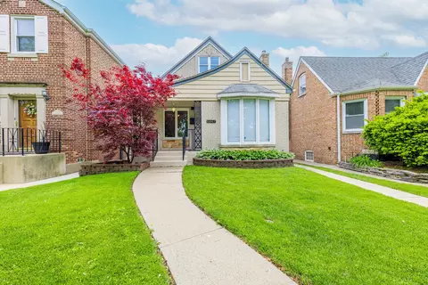 6847 W Shakespeare Ave, Chicago, IL 60707