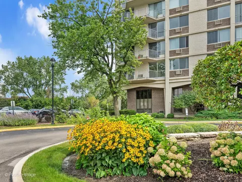 40 N Tower Rd #12F, Oak Brook, IL 60523
