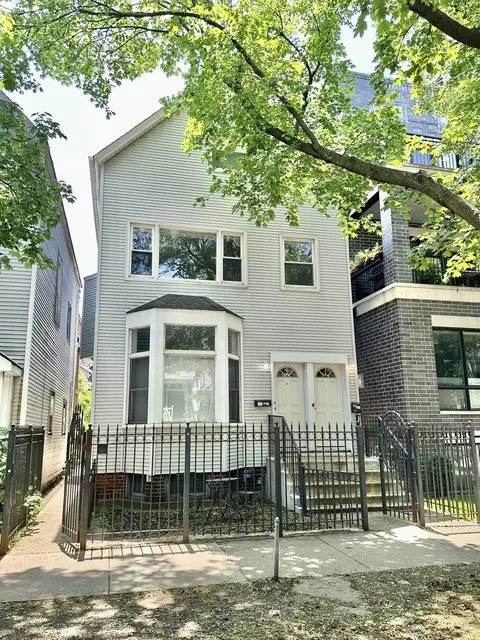 1727 W Roscoe St, Chicago, IL 60657