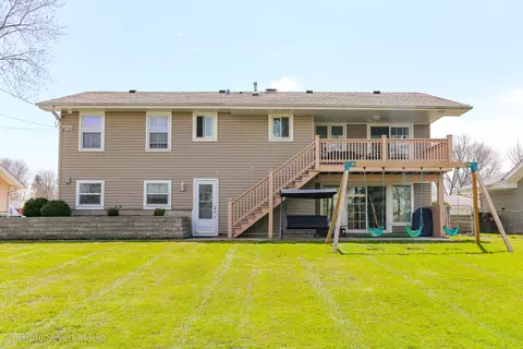 Exterior - 1406 Edgefield Ln, Hoffman Estates, IL 60169 photo 2 of 6