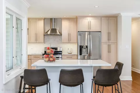 Kitchen - 1406 Edgefield Ln, Hoffman Estates, IL 60169 photo 3 of 3