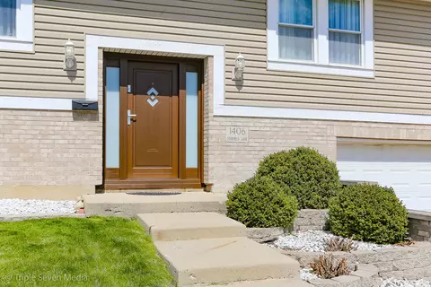 Entry Way - 1406 Edgefield Ln, Hoffman Estates, IL 60169 photo 1 of 1