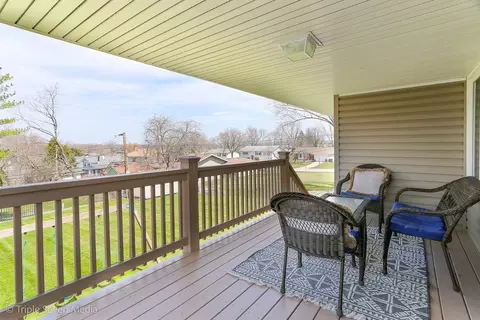 Exterior - 1406 Edgefield Ln, Hoffman Estates, IL 60169 photo 4 of 6