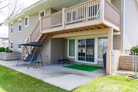 Exterior - 1406 Edgefield Ln, Hoffman Estates, IL 60169 photo 3 of 6