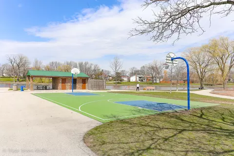 Exterior - 1406 Edgefield Ln, Hoffman Estates, IL 60169 photo 5 of 6
