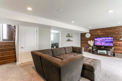 Living - 1406 Edgefield Ln, Hoffman Estates, IL 60169 photo 2 of 3