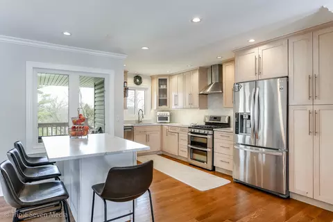 Kitchen - 1406 Edgefield Ln, Hoffman Estates, IL 60169 photo 1 of 3