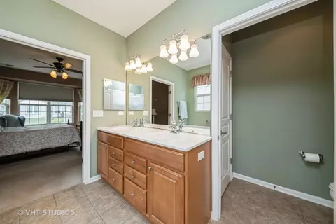 Bath - 2764 Cascade Falls Cir, Elgin, IL 60124 photo 3 of 4