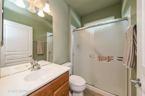 Bath - 2764 Cascade Falls Cir, Elgin, IL 60124 photo 1 of 4