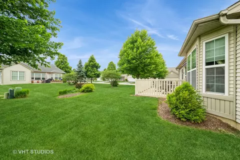 Exterior - 2764 Cascade Falls Cir, Elgin, IL 60124 photo 7 of 10