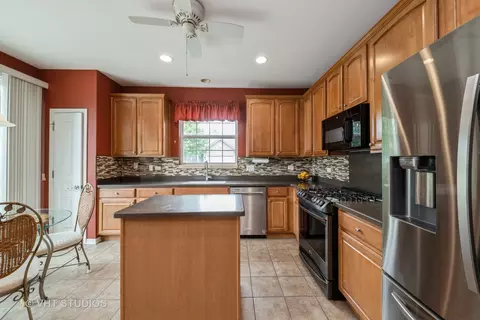 Kitchen - 2764 Cascade Falls Cir, Elgin, IL 60124 photo 2 of 5