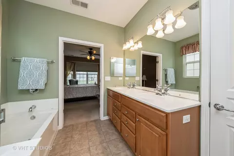 Bath - 2764 Cascade Falls Cir, Elgin, IL 60124 photo 4 of 4