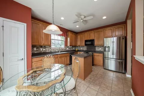 Kitchen - 2764 Cascade Falls Cir, Elgin, IL 60124 photo 4 of 5