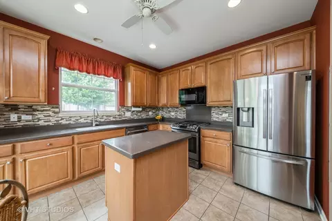 Kitchen - 2764 Cascade Falls Cir, Elgin, IL 60124 photo 3 of 5
